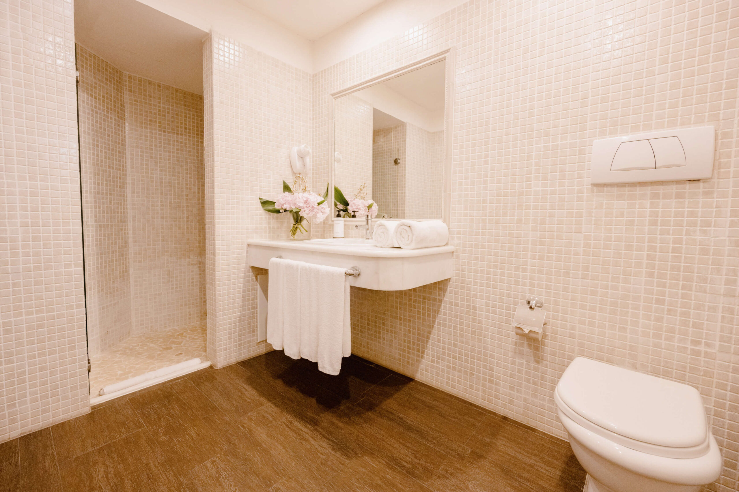 Bungalow_67_Bathroom_Hydra_Beach_DSC_4213