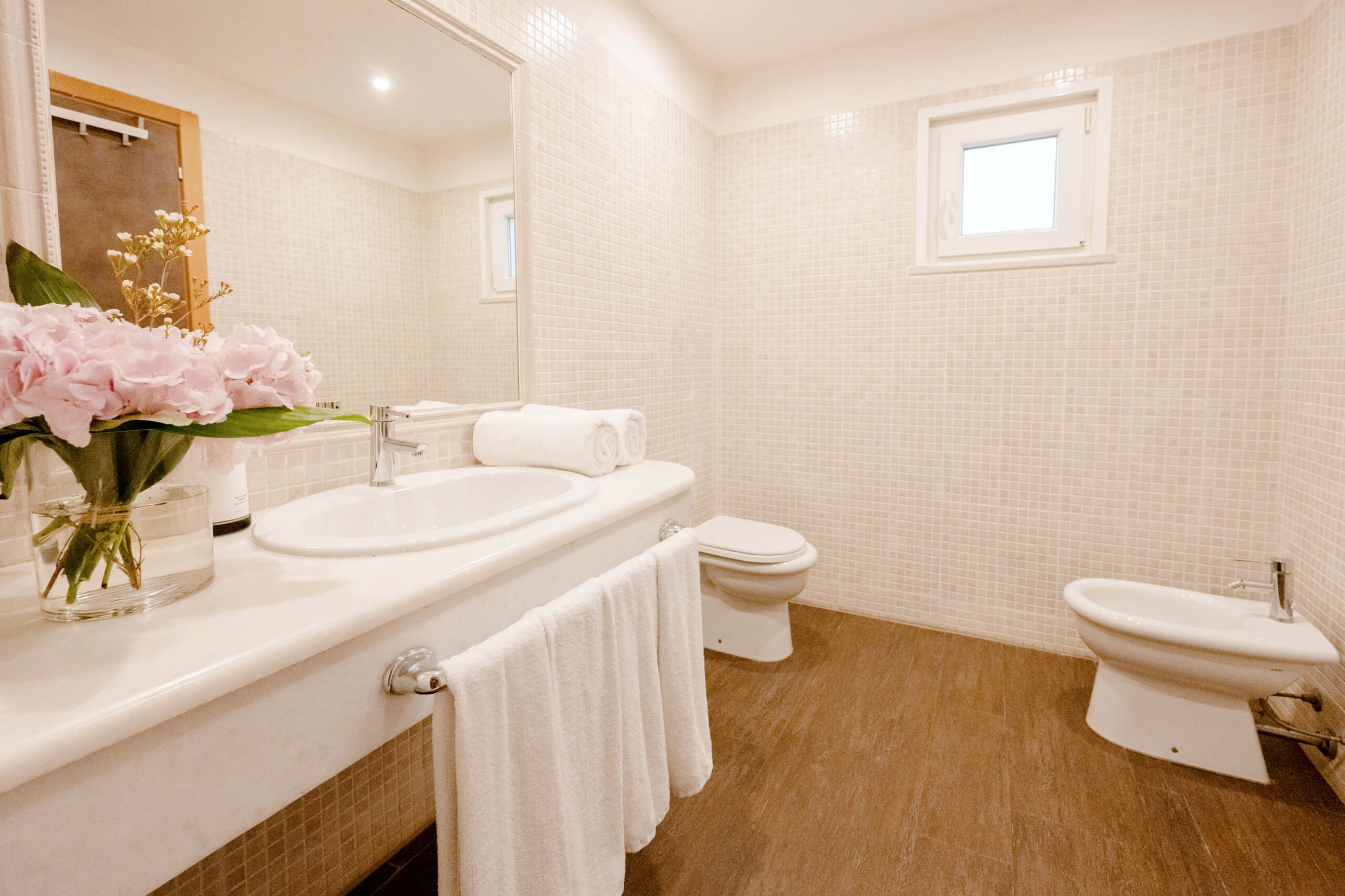 Bungalow_67_Bathroom_Hydra_Beach_DSC_4223