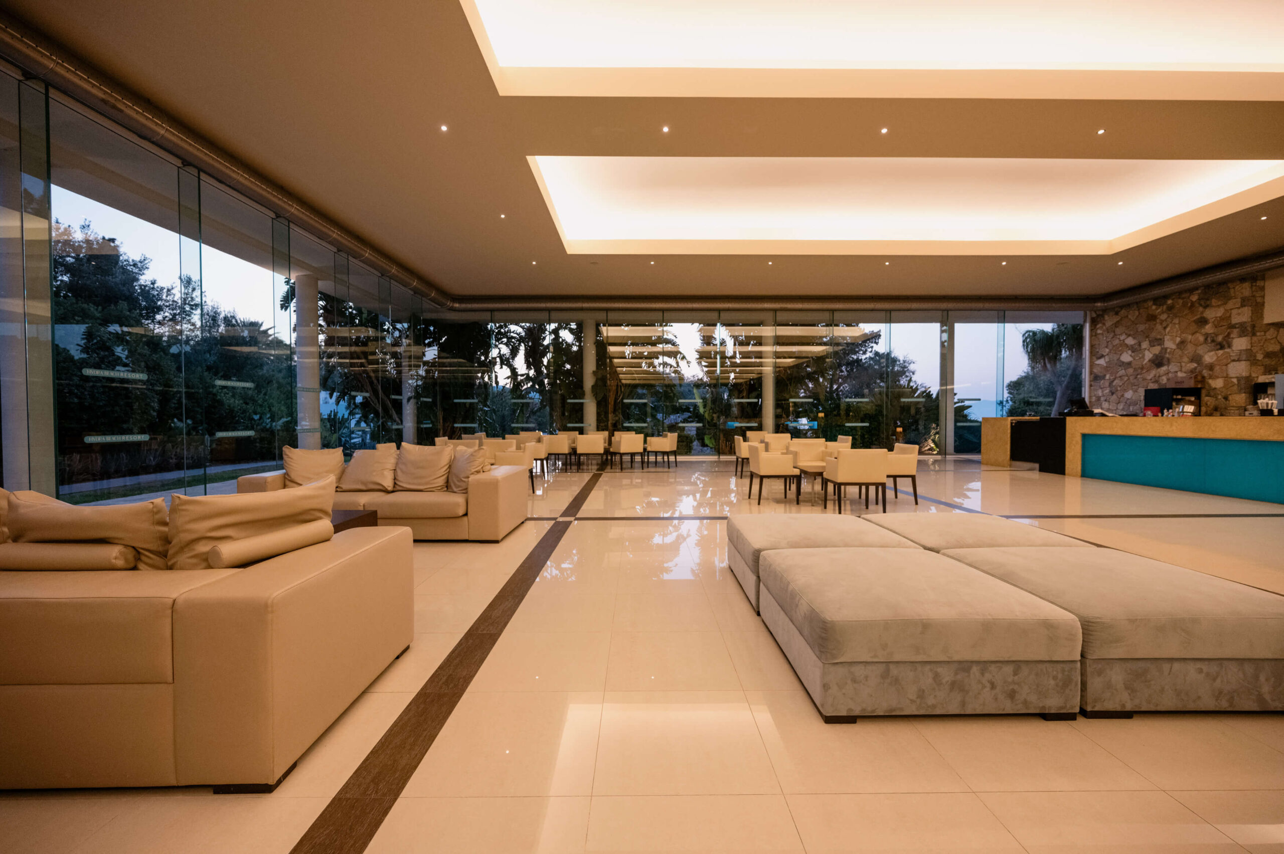 Lobby_Hydra_Beach_DSC_4267