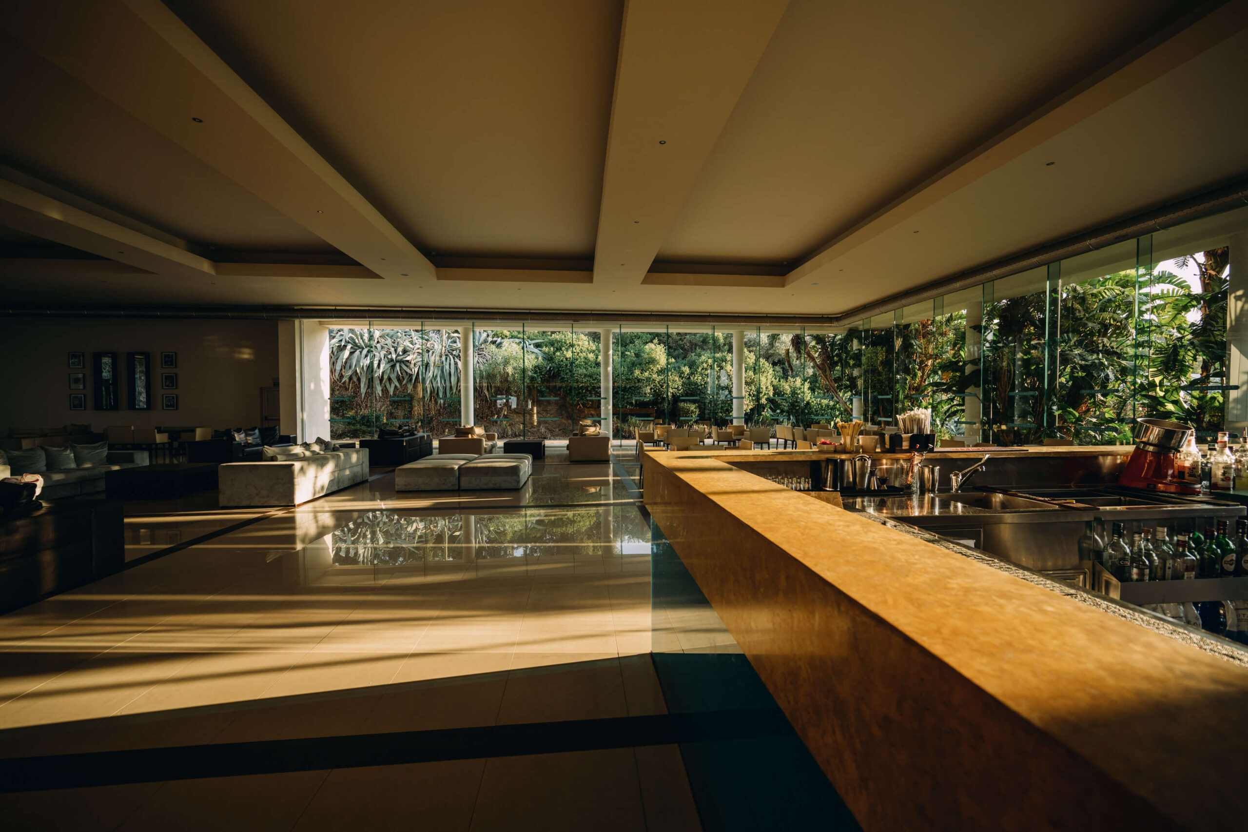 Lobby_Hydra_Beach_DSC_4451