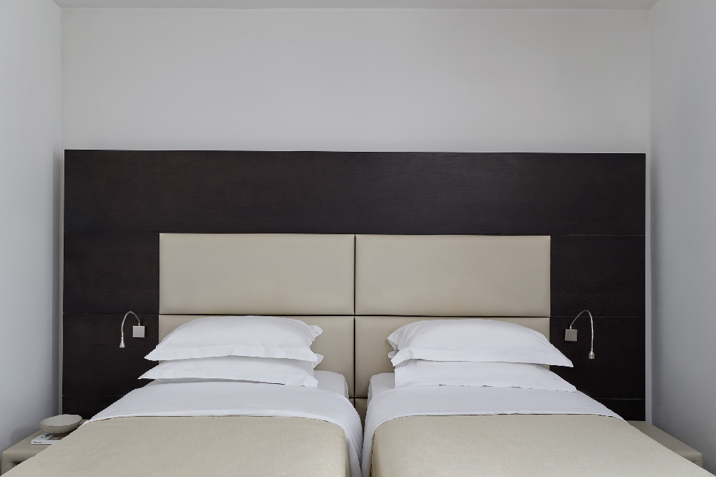 101_2 storey Suite_Sea View_Twin Bedroom_Hydra_Beach_14567