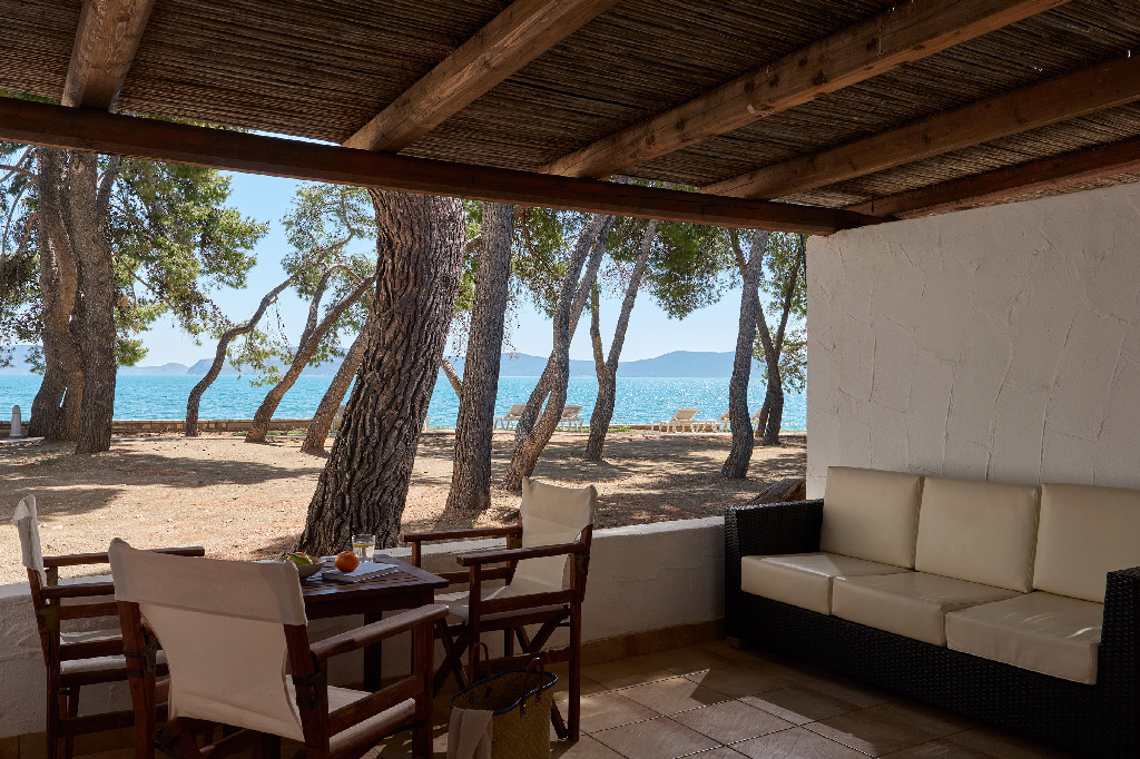 205_Deluxe Beachfront_Exterior_Hydra_Beach_14677