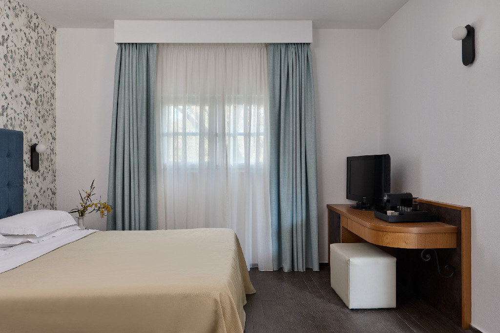 74_Hydra_Beach_14320