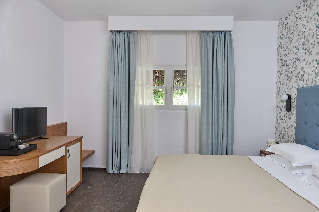 75_Hydra_Beach_14393 (1)