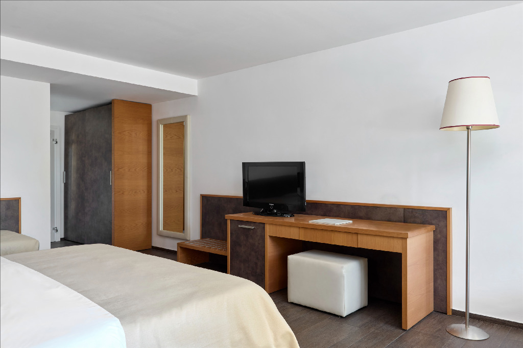Deluxe Plus Room_Garden View_314_Hydra_Beach_14229 L