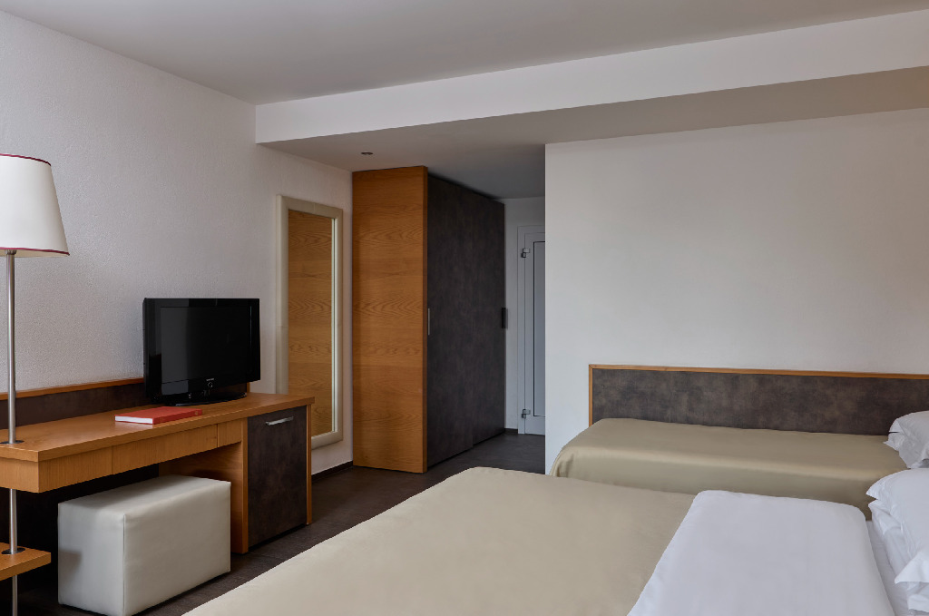 Deluxe Room Sea View_1307_Hydra_Beach_14086 L