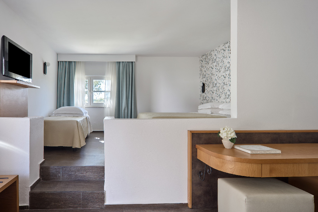 Open Plan Family Cottage_66_Hydra_Beach_14477